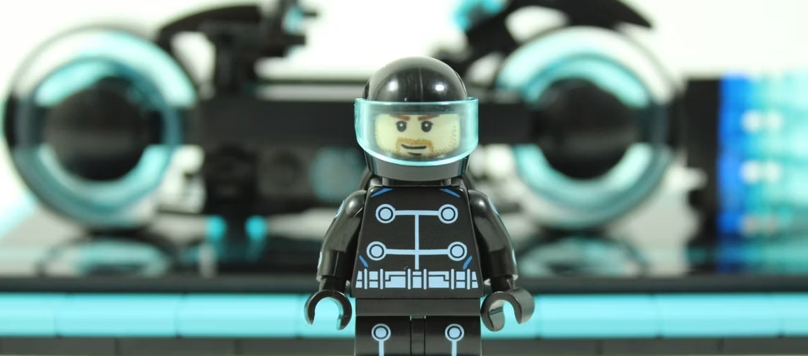 Featured image for “Light Up Your Lego Tron: Legacy Light Cycles And Hit The Grid In Style”